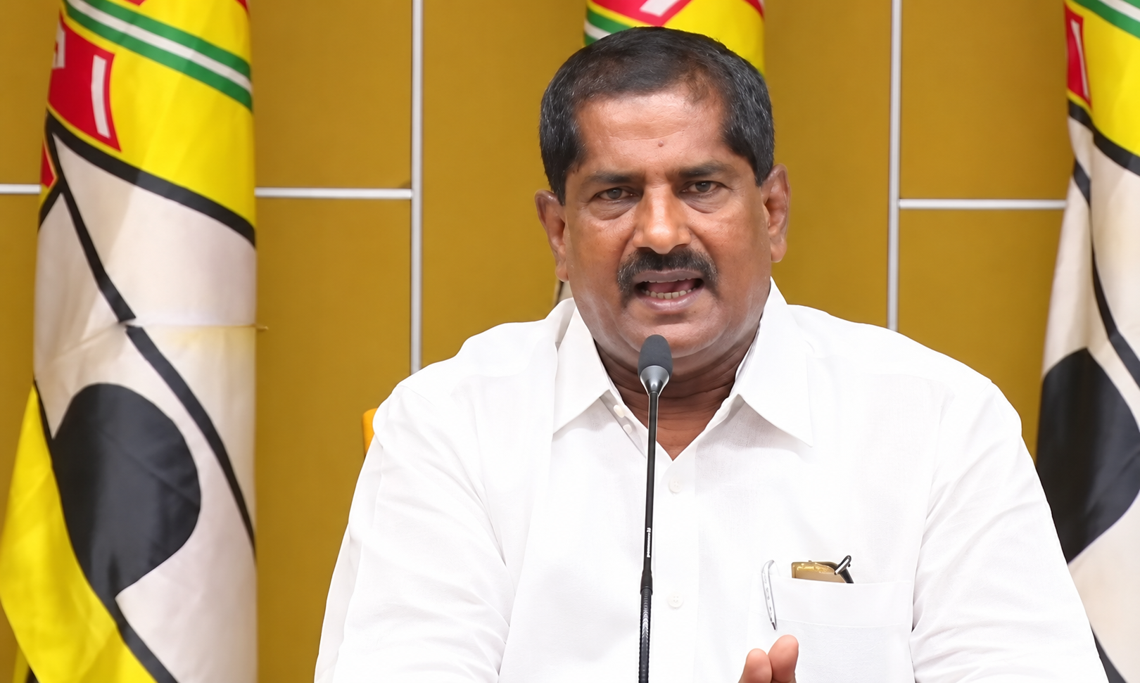 ఉద్యోగులను మోసం చేసిన YSRCPకి స్థానిక ఎన్నికల్లో బుద్ధి చెప్పాలి: అశోక్ బాబు